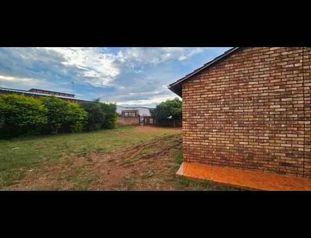 2 BEDROOM PROPERTY TO RENT IN LOTUS GARDENS